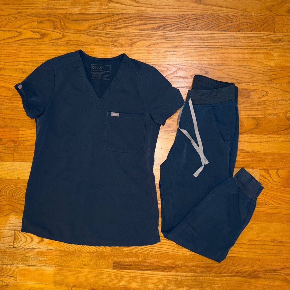 Figs charcoal scrub set